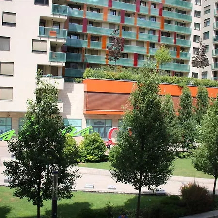 코르빈 홀리데이 아파트먼츠 3*