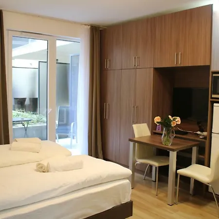 Corvin Aparthotel 4*